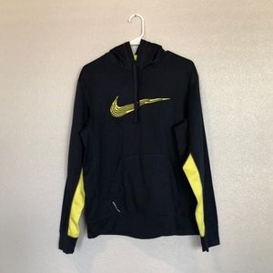 Nike therma fit long sleeved hoodie